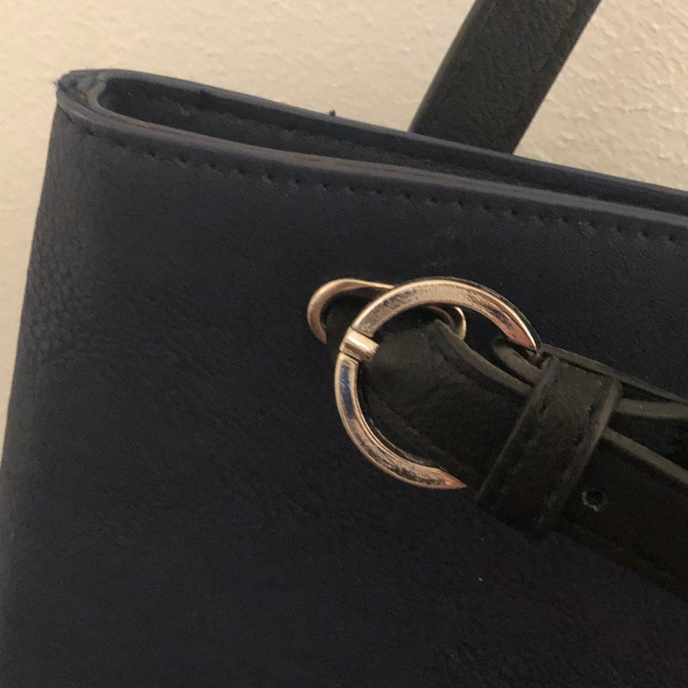 BDG Handbag - Picture 3 of 3